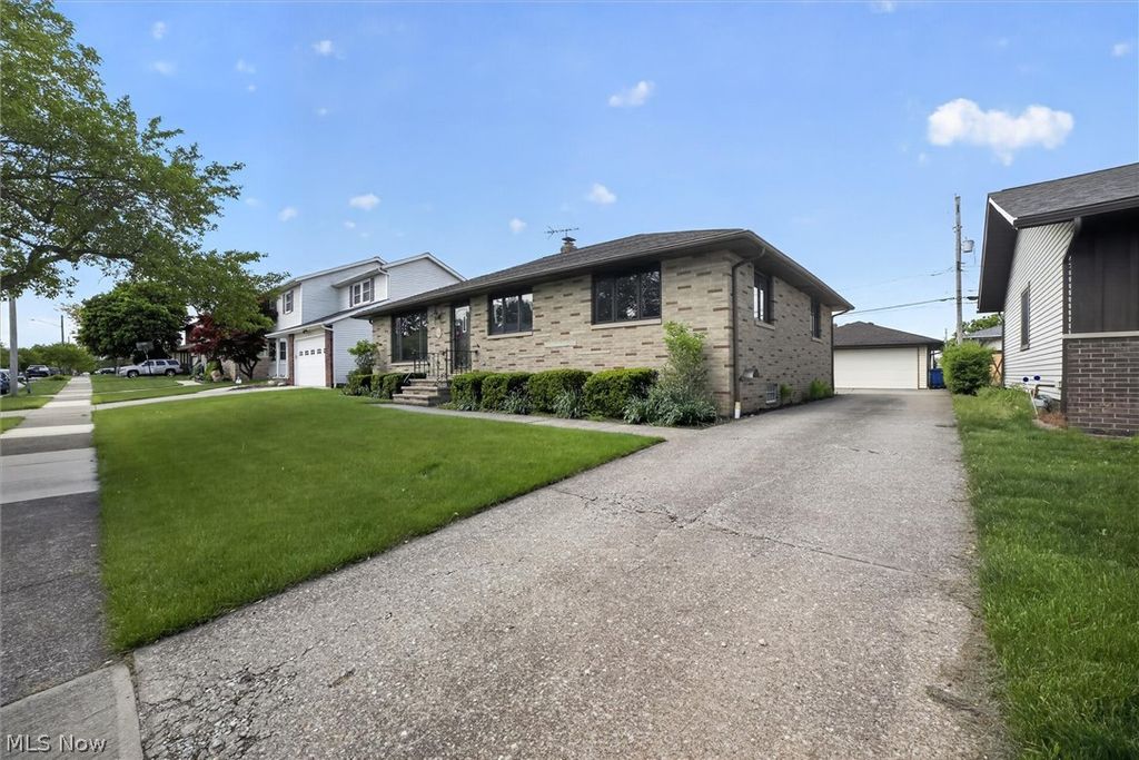Photo of 4746 Elizabeth Lane, Brooklyn, OH 44144 (MLS # 5209226)