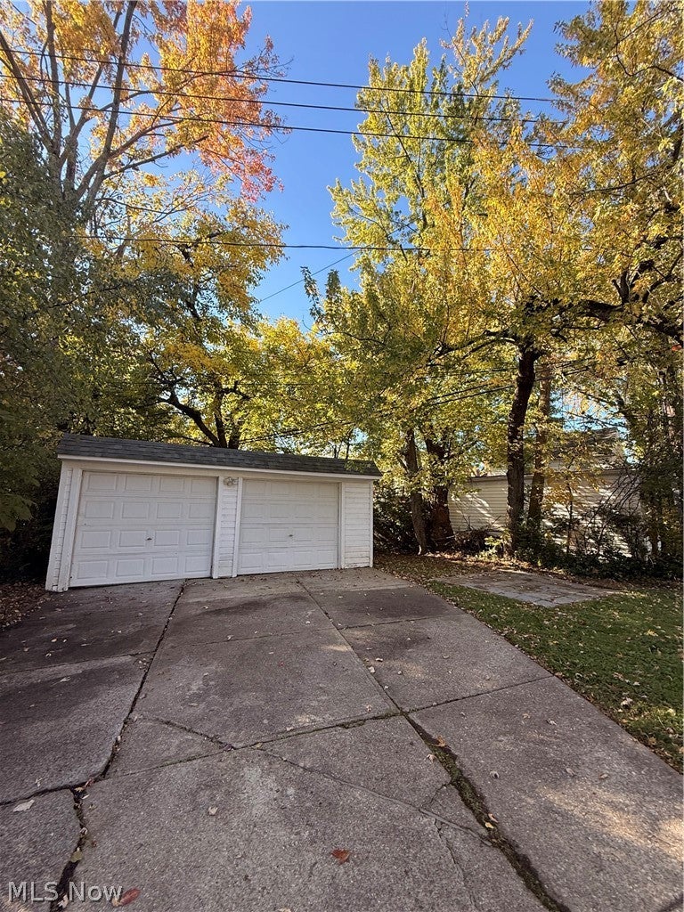 3694 Grosvenor Road