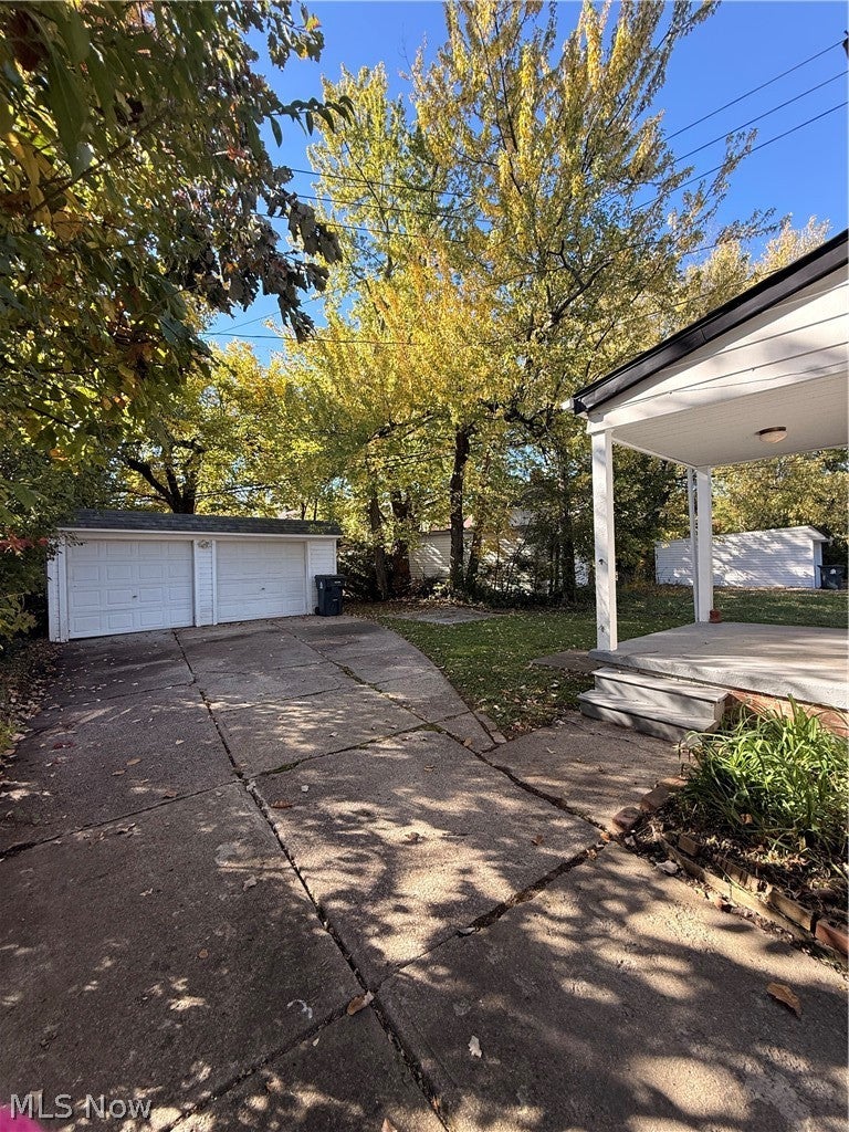 3694 Grosvenor Road