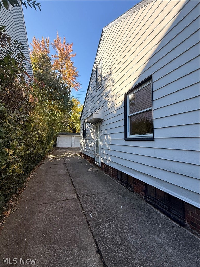 3694 Grosvenor Road