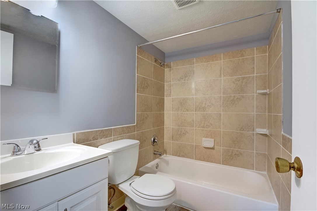 Cedarwood Village Condo 03 - Residential