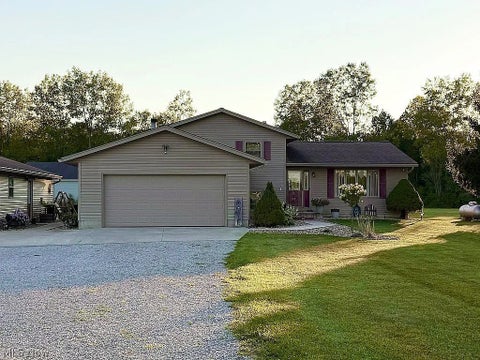 Homes For Sale - 21930 Foster Road<br/> Wellington, OH 44090