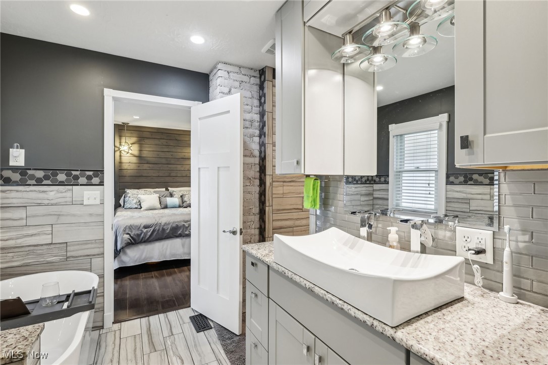 5610 Charles Avenue, Parma, Ohio image 12
