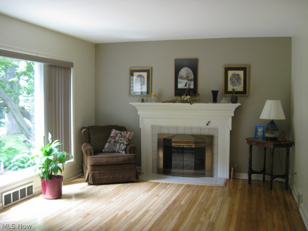 H & M KENT 3 LOT 26 F 90.7 - Residential