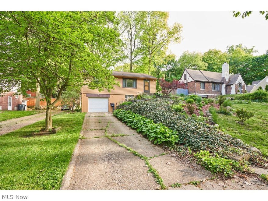 Raised Ranch in move in ready condition. Updates include carpet('18), tile('18) A/C('17), vinyl replacement windows, new exterior doors, stainless appliances, garage door and opener('12), paint inside and out, gutters and downspouts('05), updated bathroom and more.