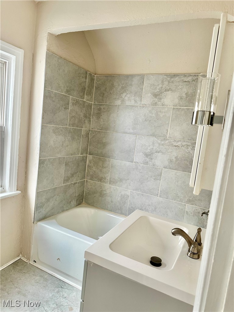 Ravinson Realty Cos Noble Park - Residential