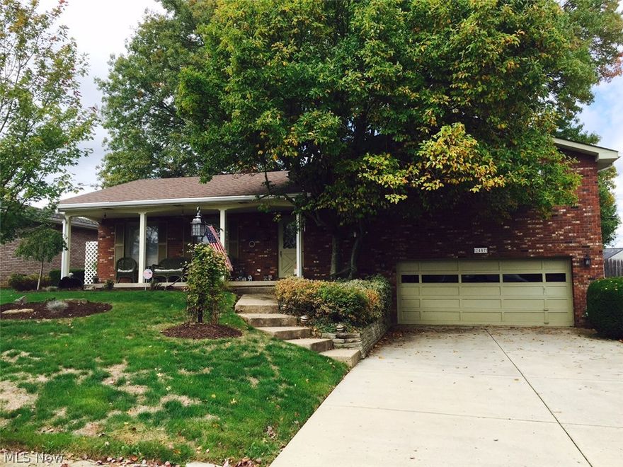 CHARMING HOME CENTRALLY LOCATED...THIS MULTI-LEVEL BRICK HOME HAS BEAMED CEILINGS, PARQUET FLOORING IN LIVING ROOM AND DINING ROOM, COUNTRY KITCHEN WITH ISLAND, 2.5 BATHS, LARGE RECROOM WITH GAS LOG FIREPLACE, VERY QUAINT BACK YARD WITH LOTS OF LANDSCAPING, AND DECK. COVERED FRONT PORCH. GAS FURNACE AND CENTRAL AIR ARE LESS THAN 5 YRS OLD ALONG WITH REFRIGERATOR AND DISHWASHER,NEW HOT WATER TANK.
CALL OFFICE TO VIEW