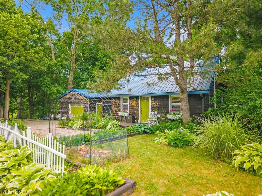Photo of 619 Portage Lakes Drive, Akron, OH 44319 (MLS # 5218409)