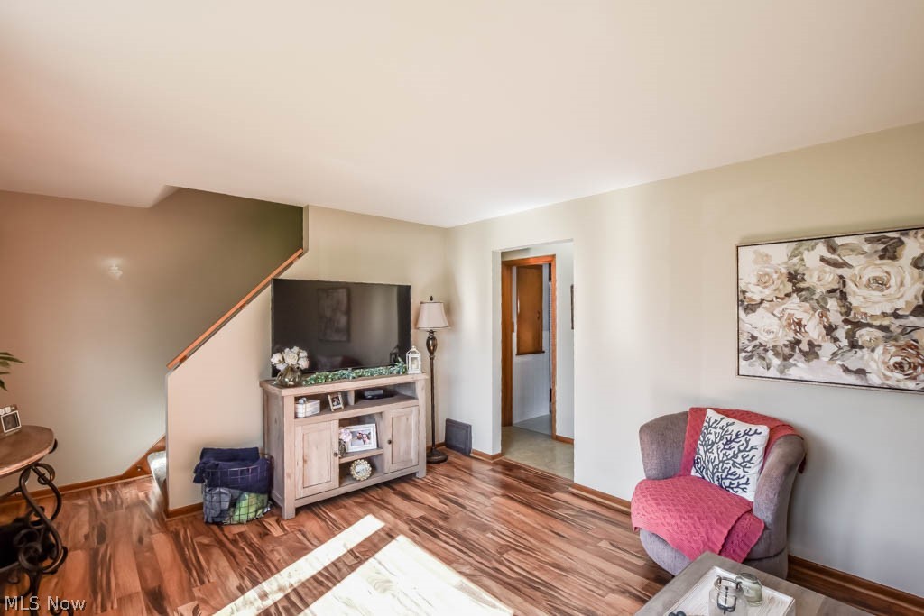 Village/Navarre - Residential