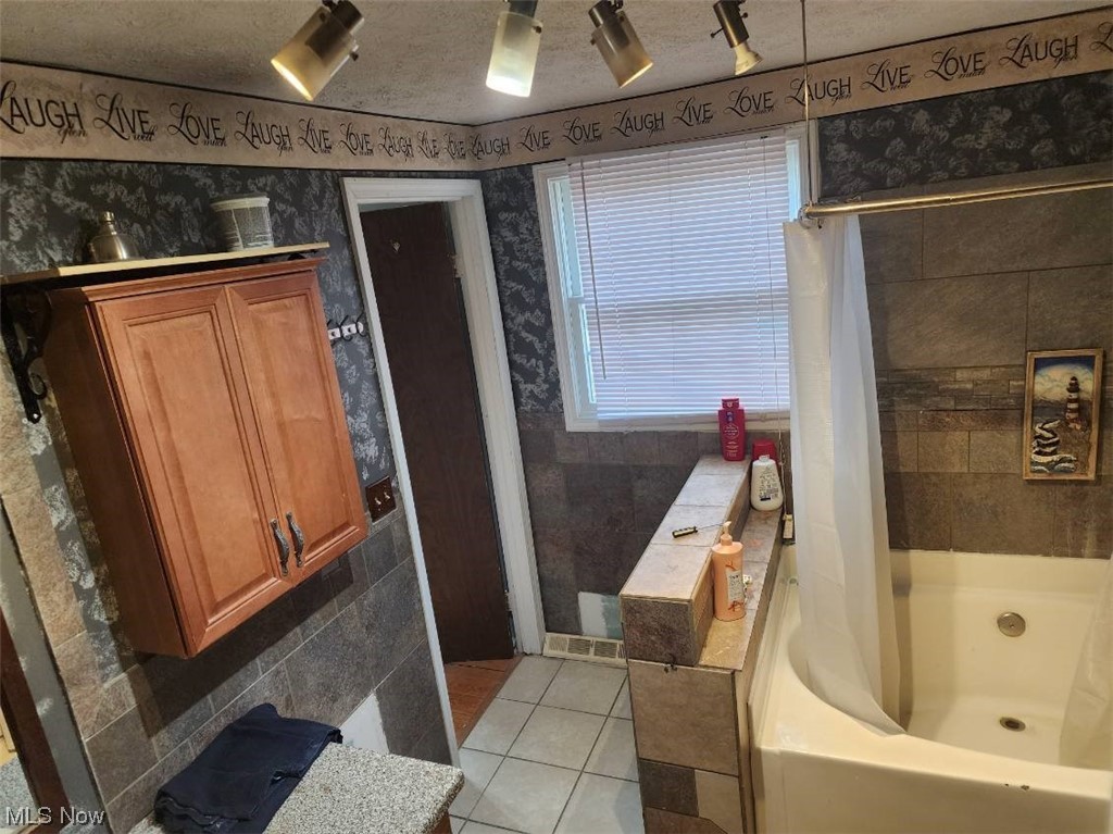 Falling Oaks - Residential