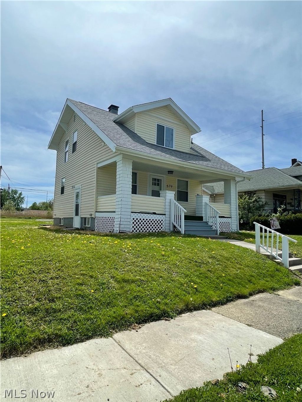 Photo of 679 W Oregon Avenue, Sebring, OH 44672 (MLS # 5205380)