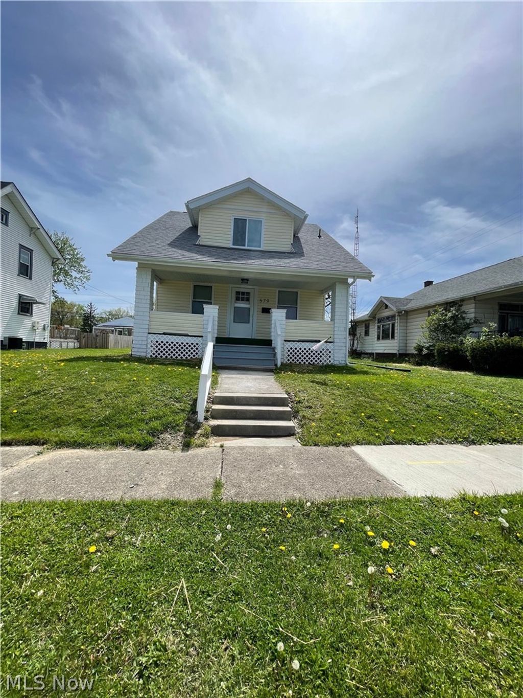 Photo of 679 W Oregon Avenue, Sebring, OH 44672 (MLS # 5205380)