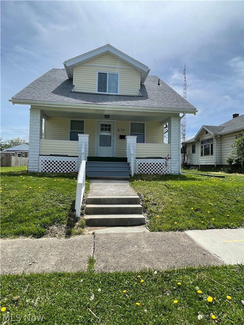 Photo of 679 W Oregon Avenue, Sebring, OH 44672 (MLS # 5205380)