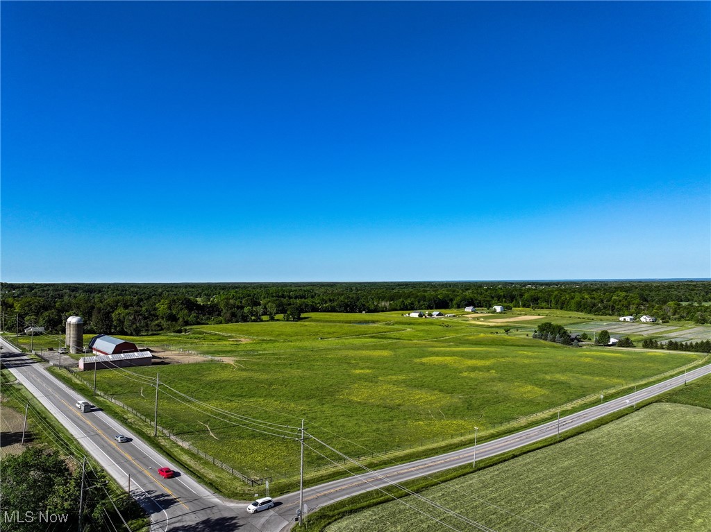 Burton Windsor Road, Middlefield, Ohio image 8