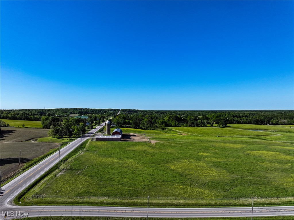 Burton Windsor Road, Middlefield, Ohio image 6