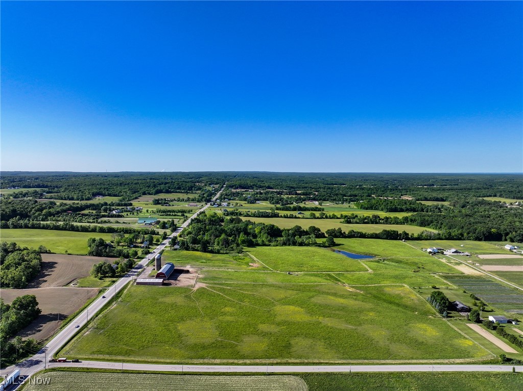 Burton Windsor Road, Middlefield, Ohio image 3