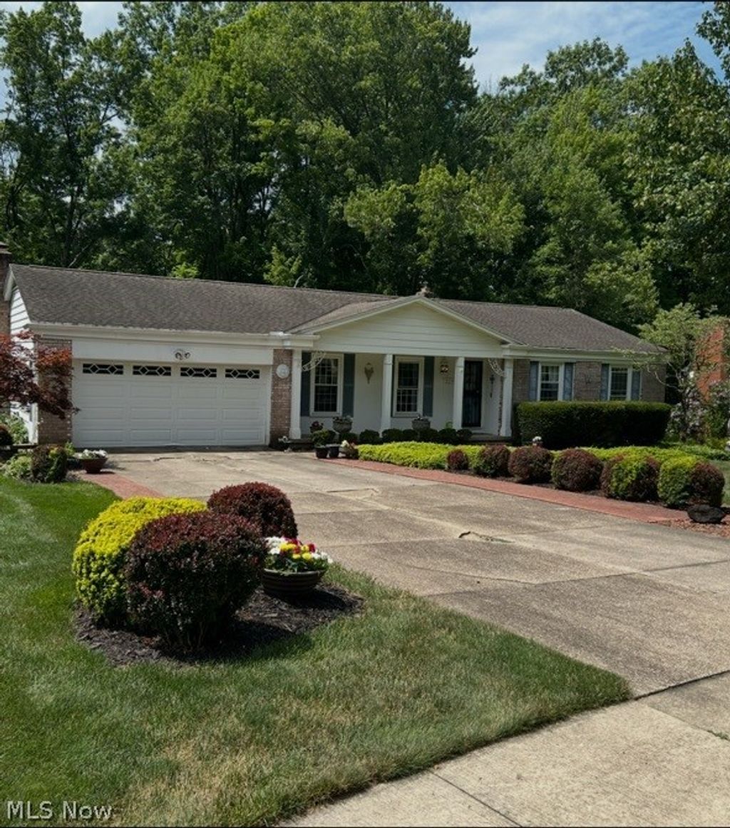 Photo of 2239 Woodpark Road, Fairlawn, OH 44333 (MLS # 5193374)