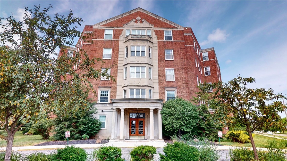 Photo 1 of 17 — 13800 Fairhill Road 111, Shaker Heights, OH 44120