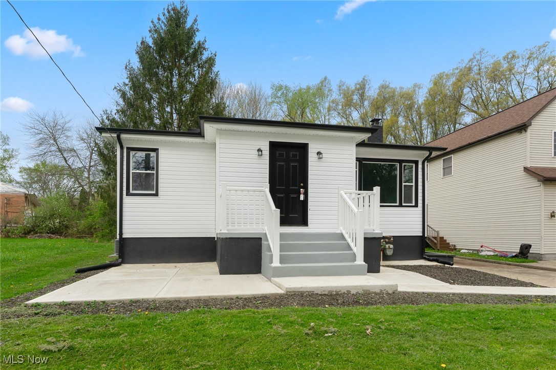283 Maple Street, Newton Falls, Ohio image 1