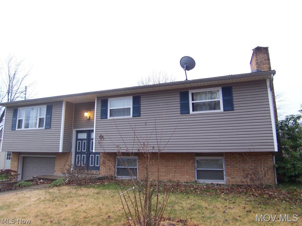 Level fenced in yard. Move in ready, with updates. Elem: Williamstown Elementary School Elem/Bus: Y JrHigh: Williamstown Jr. High JrHigh/Bus: Y High: Williamstown High School High/Bus: Y Fire: VOL Police: SHF ;SQFT=Fin L1:1144, Fin Bsmt:748, Fin Above:1144, Fin Total:1892, Unfin Bsmt:384, Unfin Above:384, Unfin Total:Y;GAR= Heated, Opener(s)