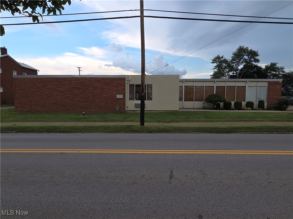Location, location, location! Building and land for sale only. The current business and equipment is NOT for sale. Additional basement space available for office or storage if needed. High traffic area located on Highland Ave. Currently being used as a medial facility. This building has updated HVAC units. Separate entrances allows for a multi use building. See Broker remarks for details of the lease agreement. showings will require 24 hour notice and by appointment only. Seller may be present during showings.