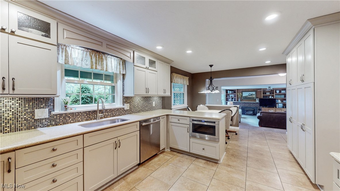 7700 Clarion Drive, Chagrin Falls, Ohio image 9