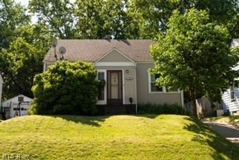 Homes For Sale - 1176 Easton Drive<br/> Akron, OH 44310