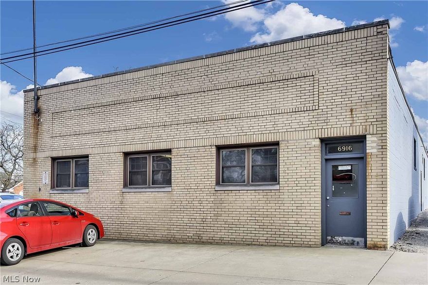 • Durable Brick and block construction with high curb appeal • Very well maintained building since 1955 • Former Independence Post Office Building • Prime 4000sf+ office/warehouse/flex space • Slab building provides ground floor access• 12ft ceilings throughout • Oversized 7,500sf lot with 4,200sf building offers expansion opportunity * Retail frontage with offices offers pull in parking • Warehouse with rear office offers ample private parking • Flush-open rear dock with dock storage • Rear entry double doors and bay • Flexible floor plan lends itself to multiple uses • Two restrooms—front and rear • HVAC and heating units • Highly visible Independence location with blade and/or facade signage • Lease rate: $9.50 NNN.