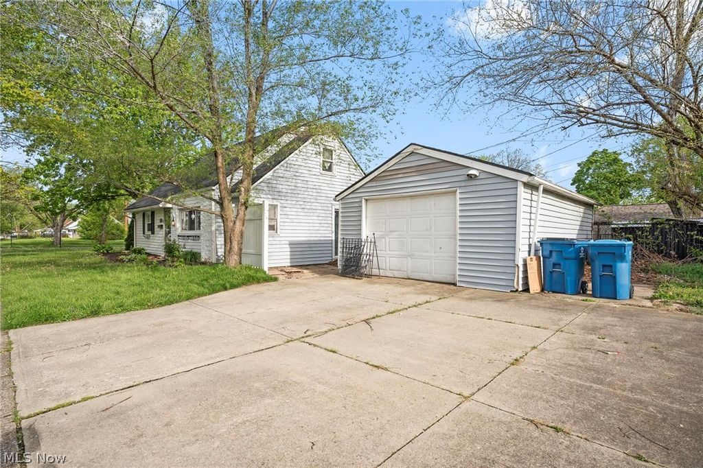 Photo of 921 Euclid Avenue, Lorain, OH 44052 (MLS # 5204402)