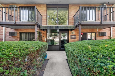 Condo For Sale - 23839 David Drive #201<br/> Cuyahoga County, North Olmsted, OH 44070