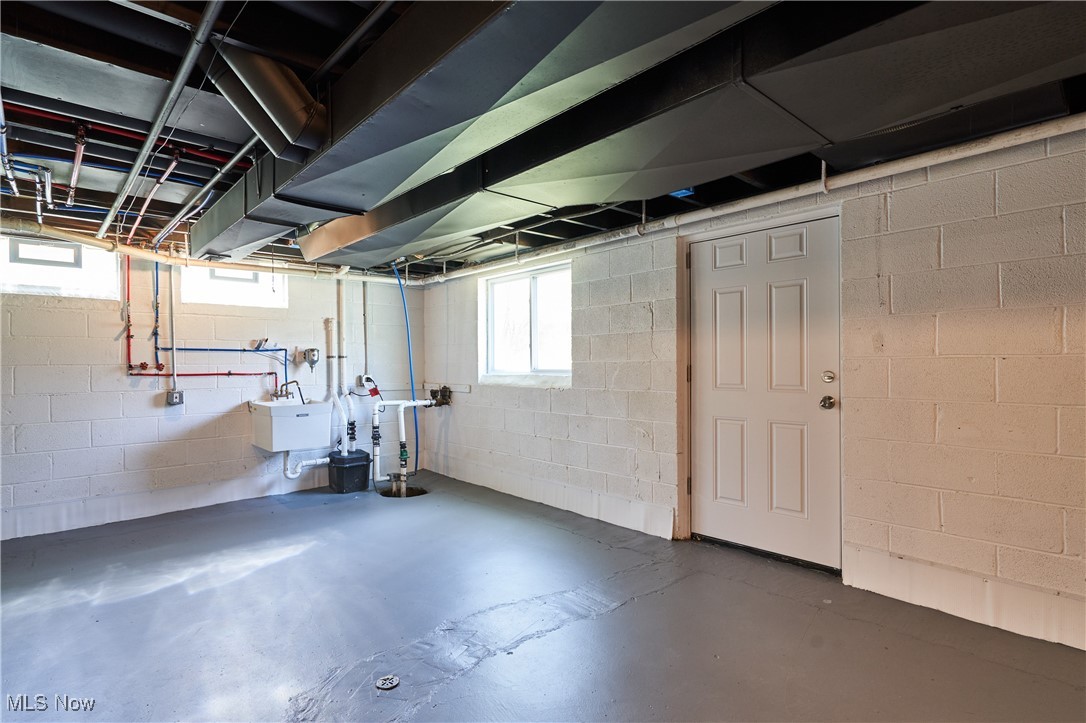 Willoughby Hills, Ohio 44094, United States, 3 Bedrooms Bedrooms, ,2 BathroomsBathrooms,Residential,Contingent,115120