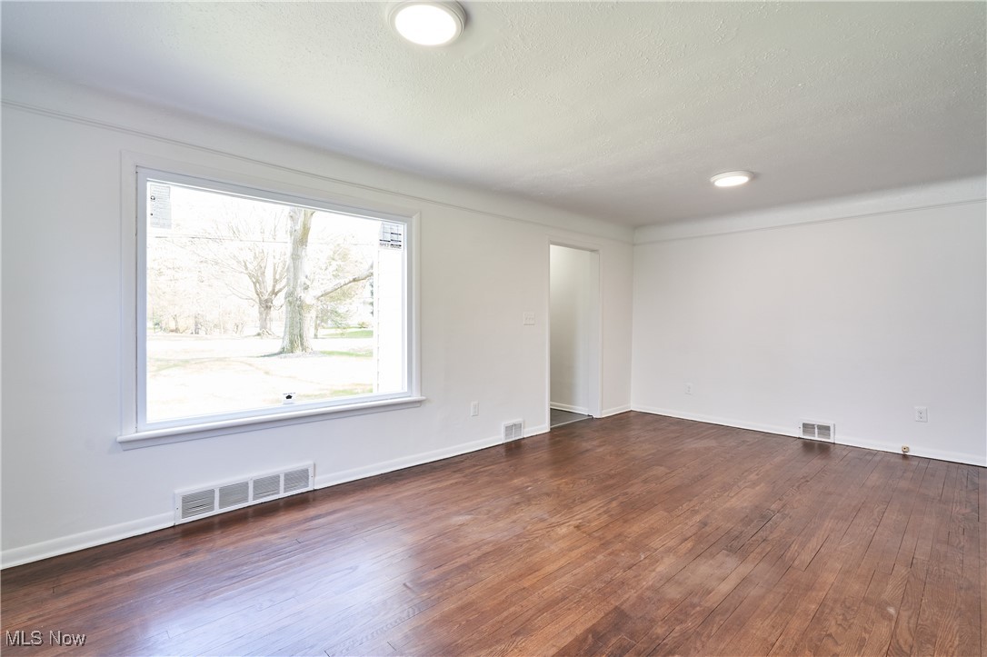 Willoughby Hills, Ohio 44094, United States, 3 Bedrooms Bedrooms, ,2 BathroomsBathrooms,Residential,Contingent,115120