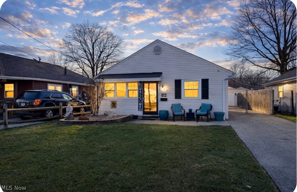 Photo of 817 Boston Avenue, Elyria, OH 44035 (MLS # 5192097)