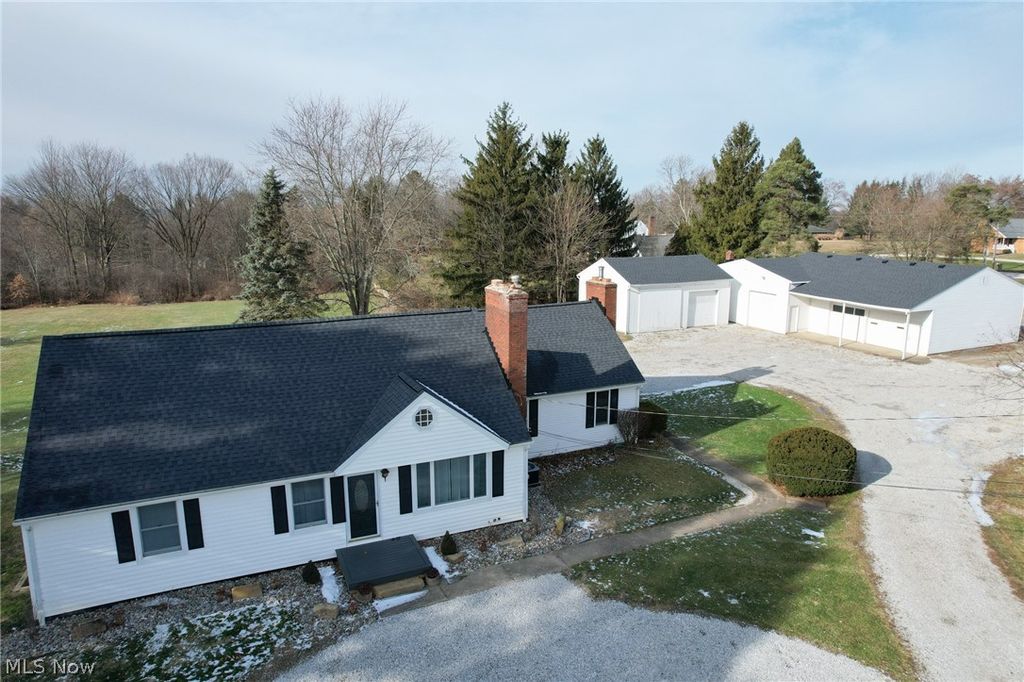 Photo of 970 S Chillicothe Road, Aurora, OH 44202 (MLS # 5197698)