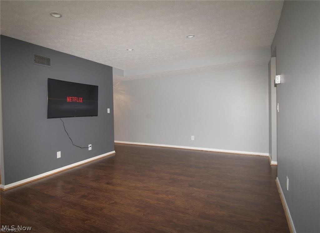 Golden Oaks Condo - Residential