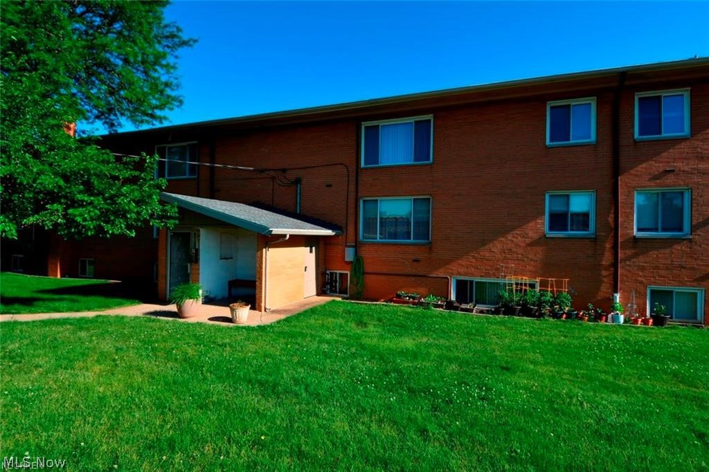 Golden Oaks Condo - Residential