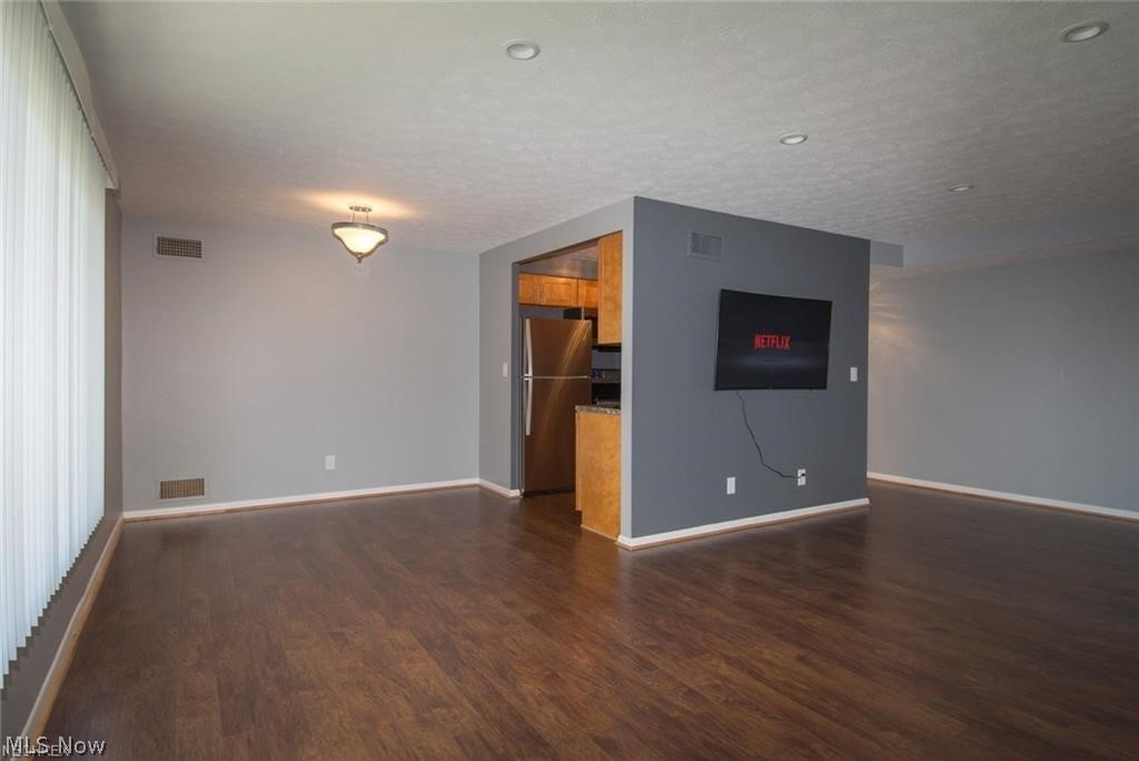 Golden Oaks Condo - Residential
