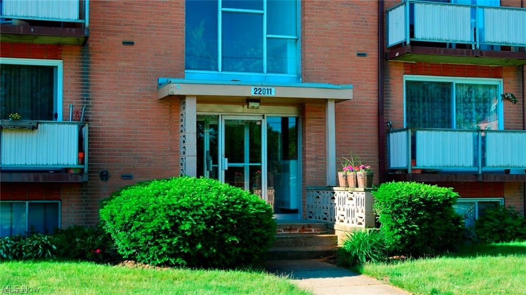 Golden Oaks Condo - Residential