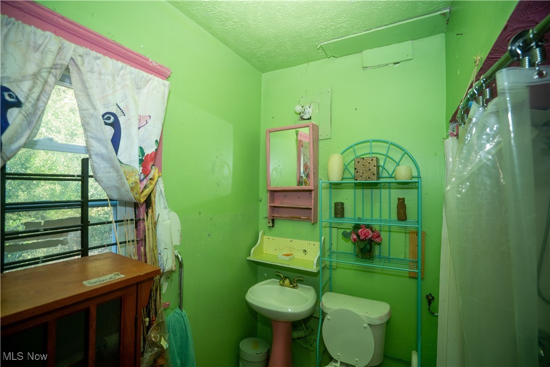 Cleveland, Ohio 44108, United States, 4 Bedrooms Bedrooms, ,3 BathroomsBathrooms,Residential,Active,214526