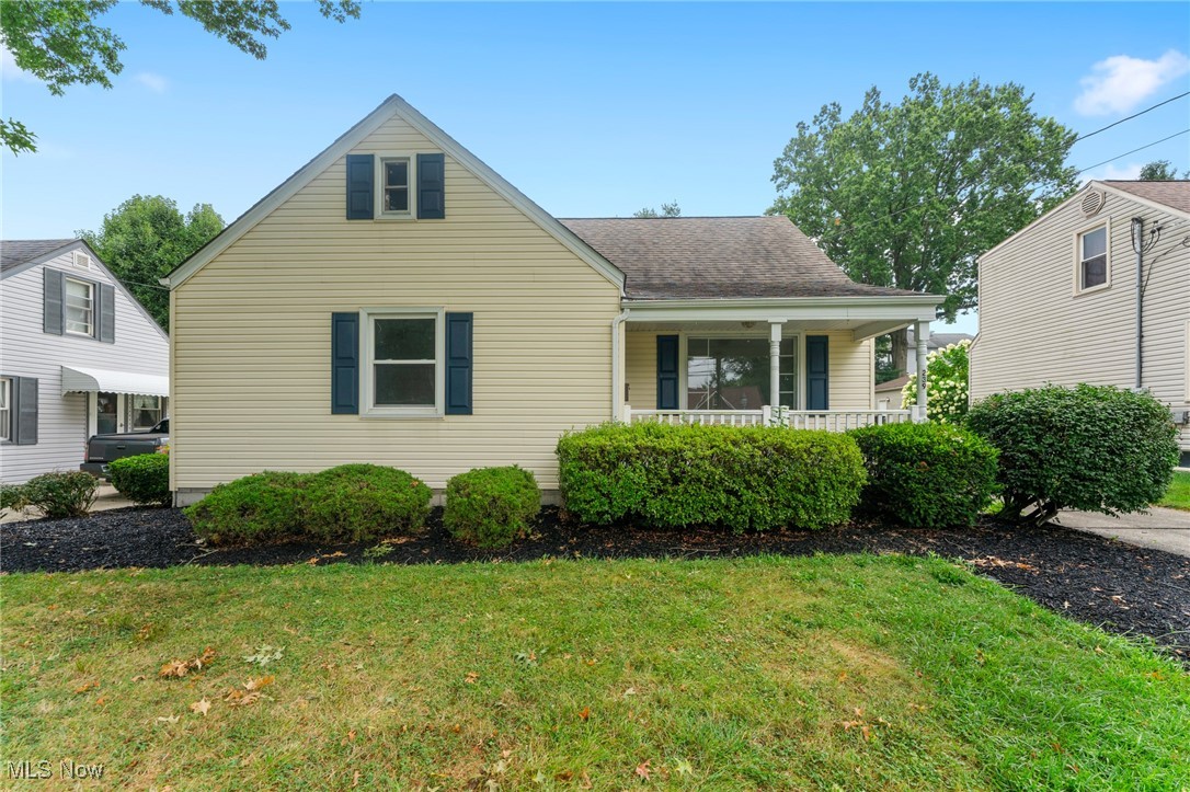 Stop looking for perfection because you have found it! A fully updated, move-in- ready Cape Cod in one of Hubbard's most sought after areas. The perfect place to start anew with no painting, no remodeling and no stress required. Just unpack and send out the invites for holiday gatherings. The kitchen is open to a family room (which was once a 3rd bedroom that could easily be converted back) Or, Keep it "as is" and enjoy visiting with your guests while preparing those meals! Take advantage of the additional space in the beautiful enclosed sun porch just off the kitchen. The 1st floor layout also comprises of a formal living room with beautiful light, the main bath and 1 bedroom. A spacious 2nd bedroom is on the second floor. Wait, there's more. Check out that basement.!! Clean and fresh, perfect for additional living space, a game room and storage with the convenience of a 2nd bathroom. What's not to love? Stop scrolling and start packing this one is a win-win. Brand new stainless appliances convey with sale.