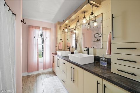 Tiny photo for 9561 Creaser Road, North Bloomfield, OH 44450 (MLS # 5187685)