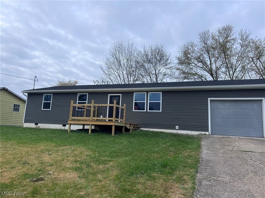 3BR 1 1/2 Bath home located in Community Acres.