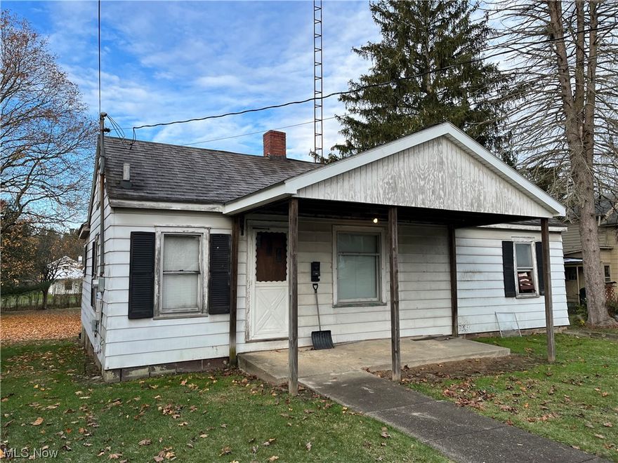 Kliner Family Online Auction

Ending: December 13, 2023 @ 6:00 PM

Home and Garage on Lot
Columbiana County ~ Leetonia Village ~ Leetonia Schools
1 story frame home built in 1960 of approximately 836 square feet. Carpeted kitchen with paneled walls and built in cabinets. Carpeted living room and dining rooms with full board knotty pine paneling. 1 ½ baths.  2 bedrooms with linoleum floor. Full basement with partial cement floor, stone and block foundation city utilities, fuse box electric. Shingle roof and aluminum siding. 2 car detached cement block garage with shingle roof. All situated on a 60x168 city lot with all utilities. 
Note: Home is in need of repair and remodeling.