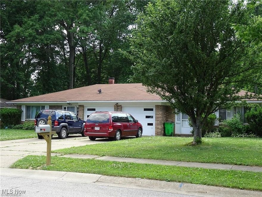 Exceptional Investment Opportunity in Stow.
Discover the perfect addition to your real estate portfolio with this beautifully updated brick ranch duplex, ideally situated in the vibrant heart of Stow. This property offers an unbeatable location with convenient access to major interstates, local shopping centers, and picturesque parks, making it a desirable choice for tenants and homeowners alike.
This duplex not only offers a fantastic living space but also presents an incredible opportunity for investors seeking to capitalize on the growing rental market in Stow.
Don't let this gem slip away! Schedule your private showing today and see firsthand what makes this property a standout investment.