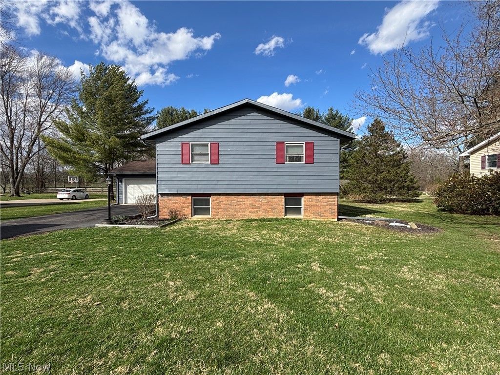 Photo of 305 Mel Kay Way, Zanesville, OH 43701 (MLS # 5193394)