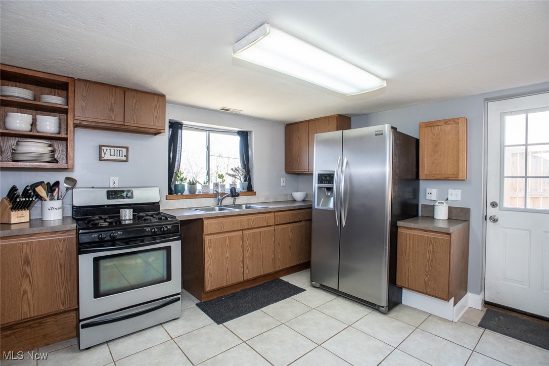 913 Milo White Drive, Akron, Ohio image 8