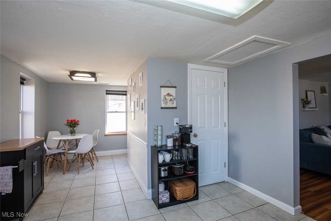 913 Milo White Drive, Akron, Ohio image 12