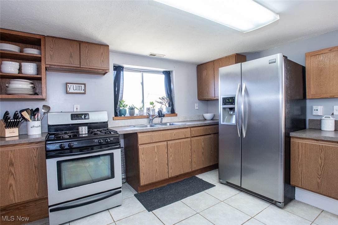 913 Milo White Drive, Akron, Ohio image 9