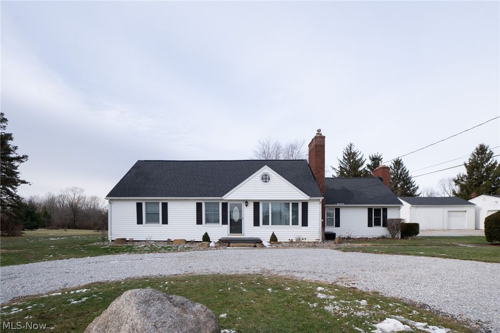 Photo of 970 S Chillicothe Road, Aurora, OH 44202 (MLS # 5189729)