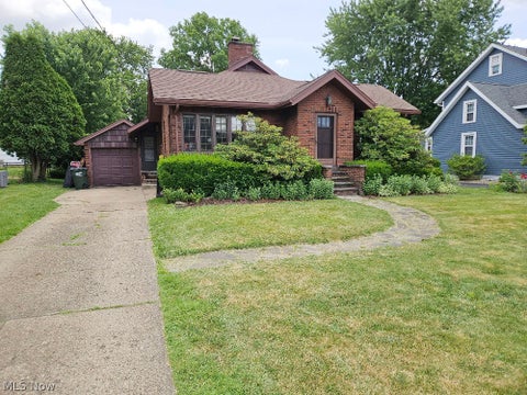 Homes For Sale - 450 N Wood Street<br/> East Canton, OH 44730